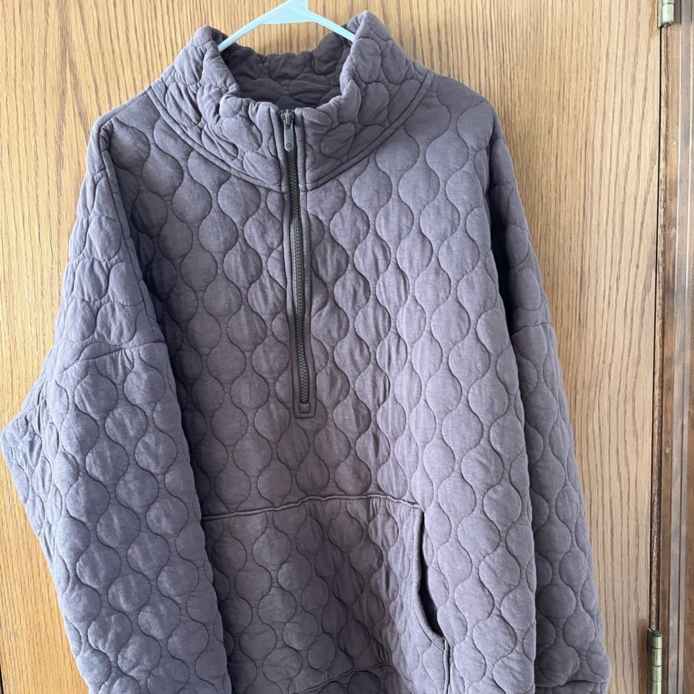 Like new XL GAP mock neck quilted tunic length top in Brown